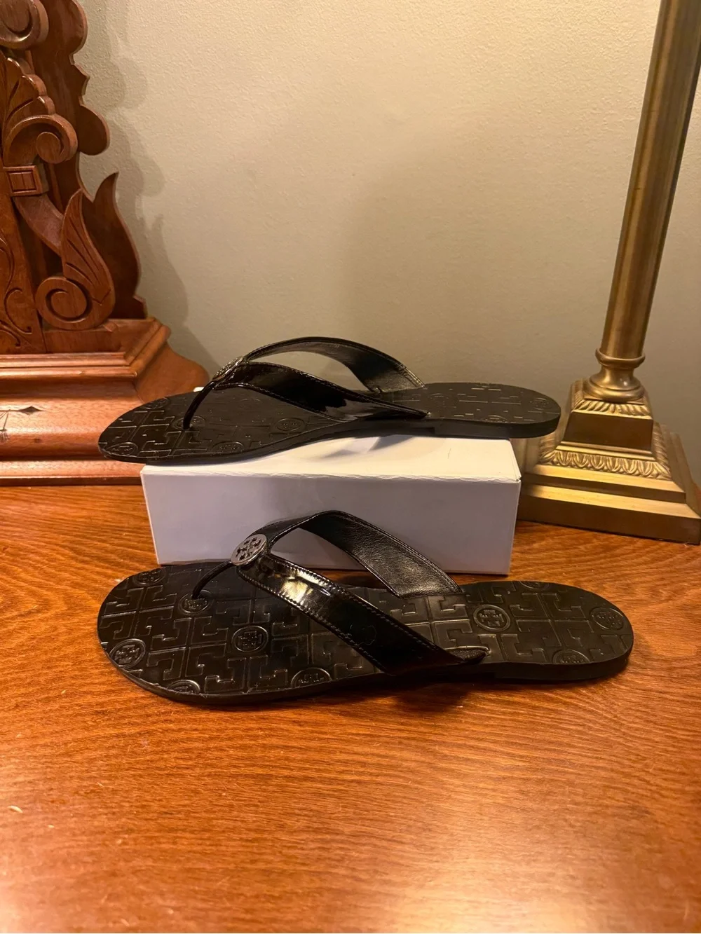 Tory Burch Thora Black Patent Leather Silver Logo Thong Sandals Size 11